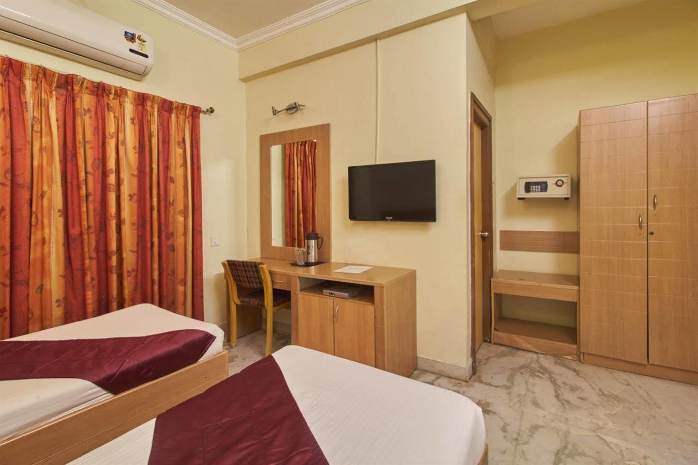 Fabhotel Royal Star Madras Buitenkant foto