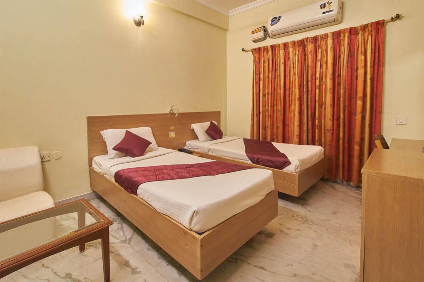Fabhotel Royal Star Madras Buitenkant foto