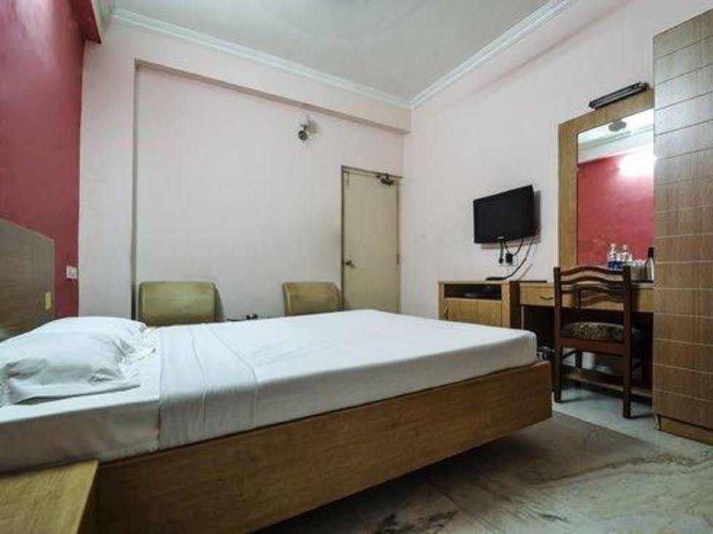 Fabhotel Royal Star Madras Buitenkant foto